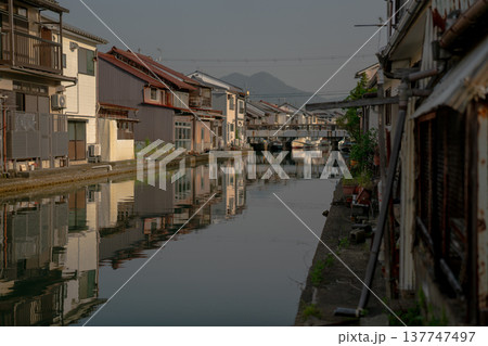 昔ながらのレトロな風景の漁師町舞鶴市吉原地区を撮影 137747497