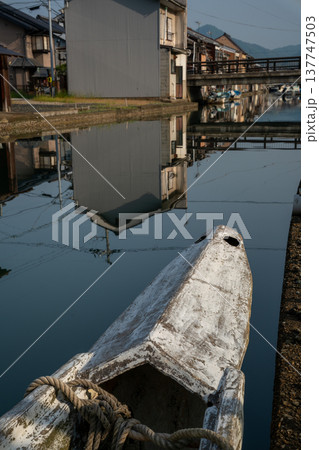昔ながらのレトロな風景の漁師町舞鶴市吉原地区を撮影 137747503