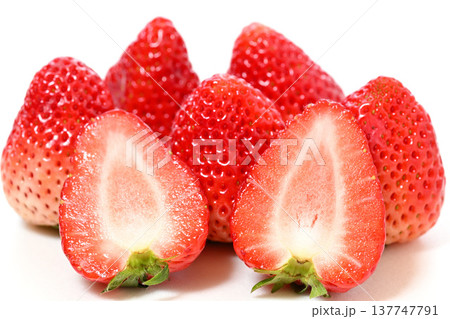イチゴ （栃木県産とちあいか） 137747791