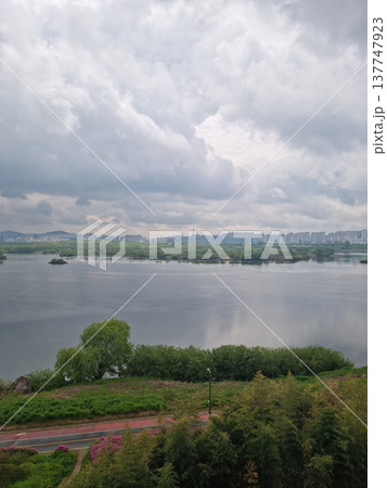 This is the scenery of the Namhan River in Korea This is the scenery of the Namhan River in Korea 137747923