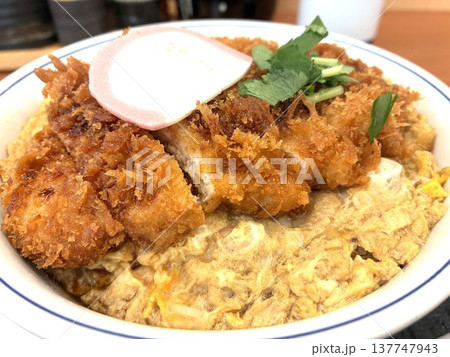 ロースカツ丼＆親子丼 137747943
