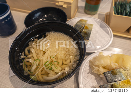 美味しそうなお寿司 137748110