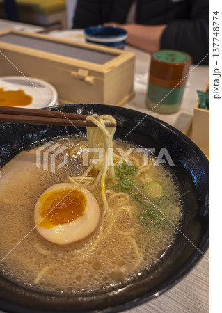 美味しそうな麺食 137748774