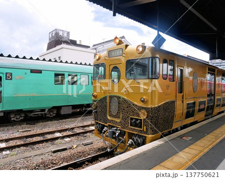 九州の列車　Sweet Train （大分県日田駅） 137750621