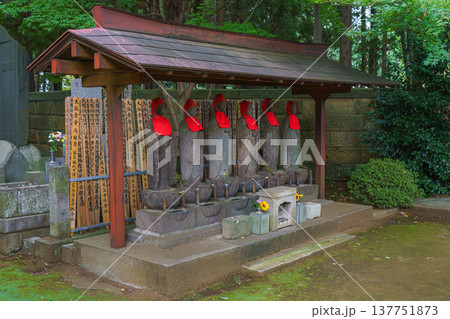 Tokyo, Japan - Sep 30 2024, Panoramic view of the cemetery on the grounds of Gotokuji Temple, without people, in cloudy weather, at daytime, Tokyo, Japan Tokyo, Japan - Sep 30 2024, Panoramic view of the cemetery on the grounds of Gotokuji Temple, without people, in cloudy weather, at daytime, Tokyo, Japan 137751873