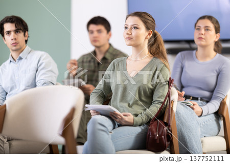 Young girl taking part in a university seminar with other students Young girl taking part in a university seminar with other students 137752111