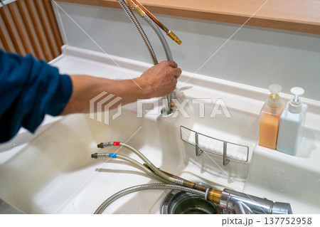 キッチン水栓の交換 137752958