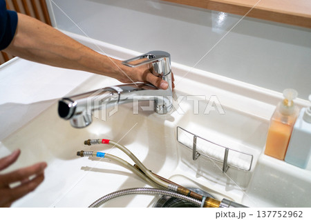 キッチン水栓の交換 137752962