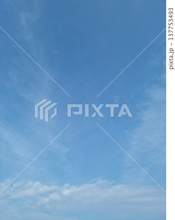 Blue sky with feathery clouds Blue sky with feathery clouds 137753493