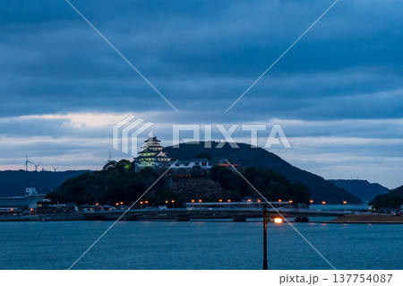 佐賀県の唐津城 137754087