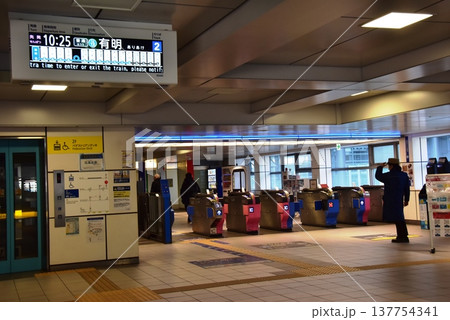 東京都 新交通ゆりかもめ新橋駅改札口前 東京都 新交通ゆりかもめ新橋駅改札口前 137754341