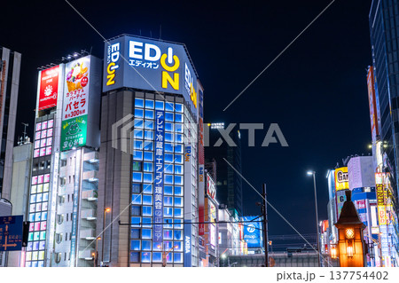 《東京都》秋葉原電気街・都市夜景 《東京都》秋葉原電気街・都市夜景 137754402