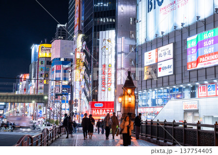 《東京都》秋葉原電気街・都市夜景 137754405