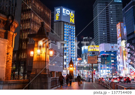 《東京都》秋葉原電気街・都市夜景 《東京都》秋葉原電気街・都市夜景 137754409