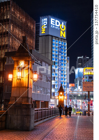 《東京都》秋葉原電気街・都市夜景 137754410