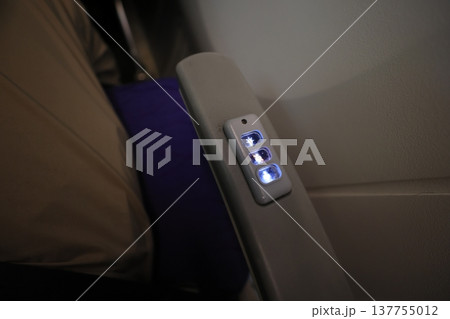 座席 137755012