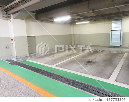 駐車場 137755305