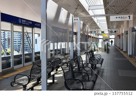 東京都 新交通ゆりかもめ有明テニスの森駅プラットホーム 東京都 新交通ゆりかもめ有明テニスの森駅プラットホーム 137755512