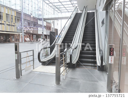 エスカレータ 137755721