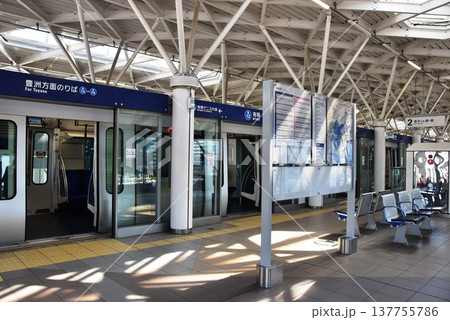 東京都 新交通ゆりかもめ有明駅のプラットホーム 東京都 新交通ゆりかもめ有明駅のプラットホーム 137755786
