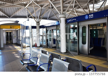 東京都 新交通ゆりかもめ有明駅のプラットホーム 東京都 新交通ゆりかもめ有明駅のプラットホーム 137755788