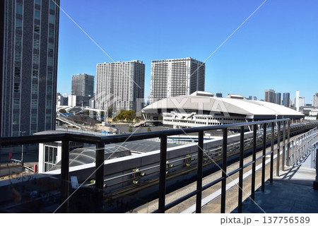 東京都　新交通ゆりかもめの路線と有明コロシアム 137756589