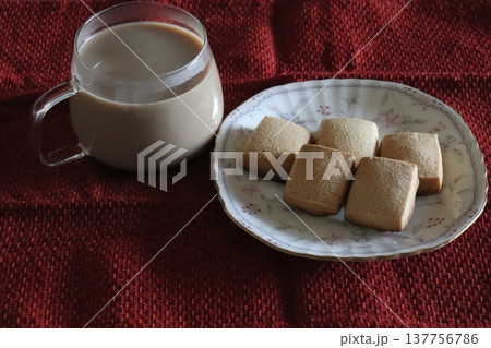 クッキーとカフェオレ 137756786