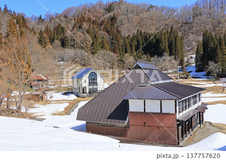 白馬山麓　雪解けの春 137757620