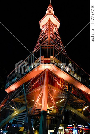 ライトアップされた名古屋テレビ塔 ライトアップされた名古屋テレビ塔 137757710