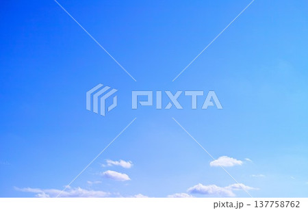 青空と雲イメージ 青空と雲イメージ 137758762