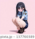 座っている婦人警官のイラスト 137760389