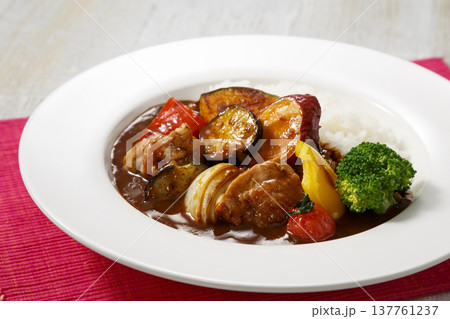 7種の野菜とチキンカレー 137761237
