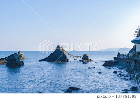 【伊勢志摩】二見浦海岸の夫婦岩 【伊勢志摩】二見浦海岸の夫婦岩 137761599