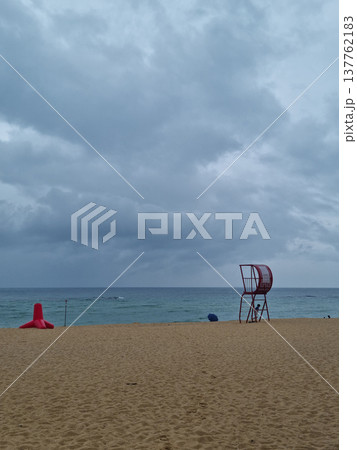 This is the scenery of Sokcho Beach in South Korea.	 137762183