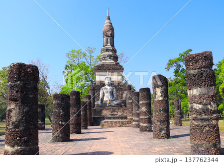Ancient stone Buddha statue, Wat Sa Si temple, Sukhothai historical park. Picturesque scene with Buddha statuary, Sukhothai old city, Northern Thailand. Topic of vacation, travel, trip, cruise, tour 137762344
