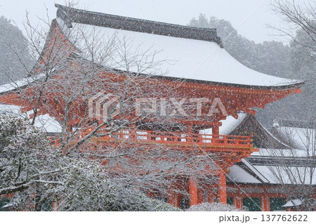 雪の上賀茂神社 雪の上賀茂神社 137762622