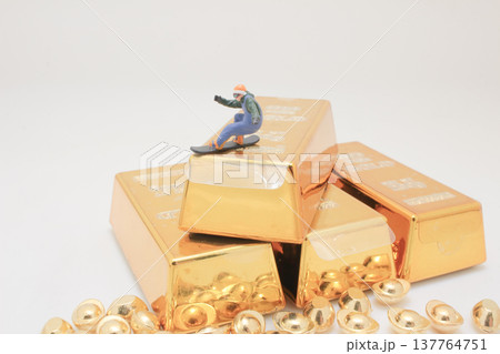Miniature snowboarder descends gold bar slope in dynamic pose Miniature snowboarder descends gold bar slope in dynamic pose 137764751