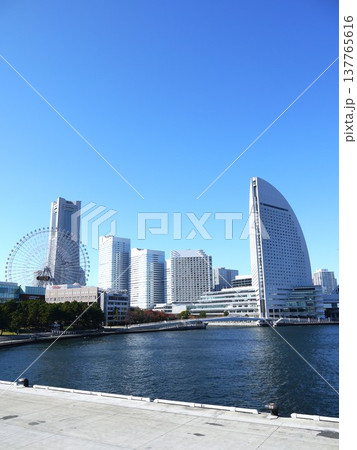 みなとみらいとランドマークタワー みなとみらいとランドマークタワー 137765616