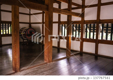 【日本100名城】松江城の秋の風景　中櫓の内部　島根県松江市 137767581