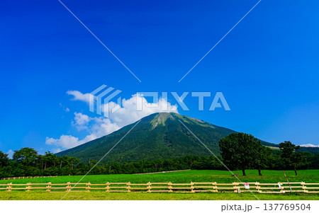 山,日本の山,青空,草原,牧場風景,日本の自然,山の風景,田舎風景,夏の風景,観光 山,日本の山,青空,草原,牧場風景,日本の自然,山の風景,田舎風景,夏の風景,観光 137769504