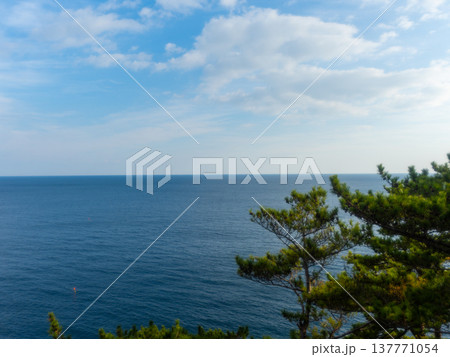 碁石海岸から水平線を眺める 碁石海岸から水平線を眺める 137771054
