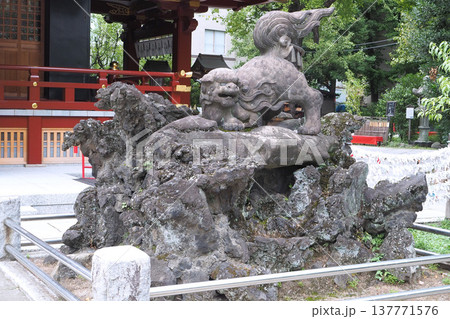 素盞雄神社の狛犬（東京都荒川区） 137771576