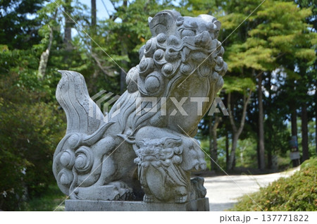 狛犬の像(吽形像)（八雲神社･昇仙峡 頂上／山梨県甲府市） 137771822