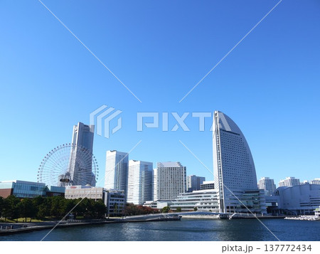 みなとみらいの都市風景 137772434