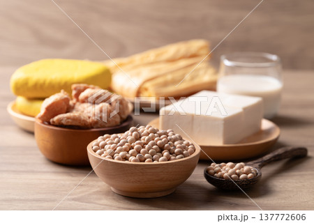 Assorted soy products, meat substitute 137772606