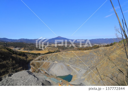 竜神山から望む筑波山と竜の涙 137772844