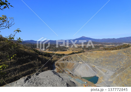 竜神山から望む筑波山と竜の涙 137772845