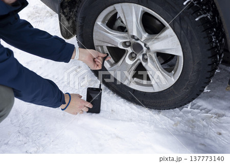 Portable Car Air Compressor. Cordless Tire Inflator Auto 137773140