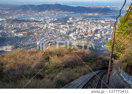 皿倉山ケーブルカーから見る北九州市の街並み 皿倉山ケーブルカーから見る北九州市の街並み 137773431