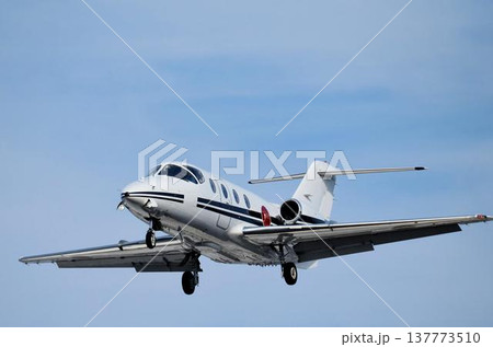 着陸する航空自衛隊のT-400 137773510